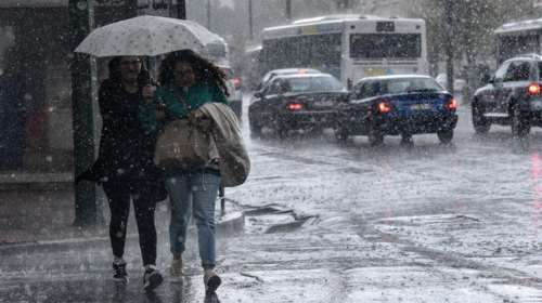 Έντονη βροχόπτωση στην Αθήνα [φωτό]