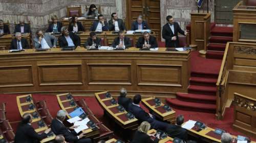 Βουλή: Υπερψηφίστηκε η τροπολογία για τα αναδρομικά