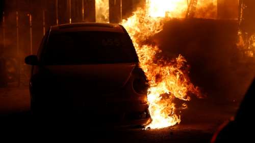 Δεκάδες σταρ εγκαταλείπουν το Μαλιμπού λόγω της πυρκαγιάς