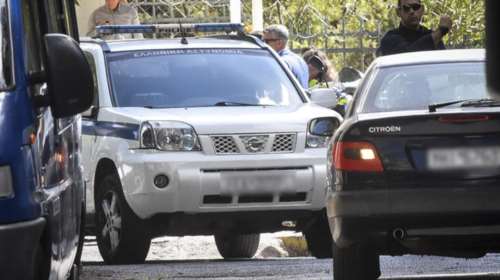 Γνωστός θεατρικός συγγραφέας δάγκωσε αστυνομικό στην Ευελπίδων!