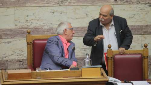 Υπόθεση Κατσίφα:  Αποστάσεις Βούτση από Κακλαμάνη για την ενός λεπτού σιγή