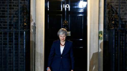 Φυλλορροεί η κυβέρνηση Μέι: 18 παραιτήσεις σε ένα χρόνο