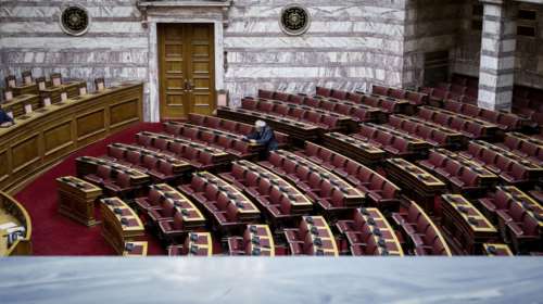 Νομοθετικός "μαραθώνιος" για τη μη περικοπή των συντάξεων