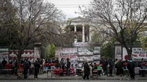 Πορεία Πολυτεχνείου- Μητσοτάκης: Δεν θα την επιτρέψουμε - Κουτσούμπας: Θα έπρεπε να ντρέπεσαι