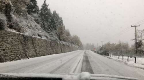 Προβλήματα στα Τρίκαλα από τη συνεχή χιονόπτωση