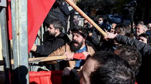 Ένταση στη Θεσσαλονίκη: Φοιτητές προσπάθησαν να μπουν στο ΥΜΑΘ-Βίντεο