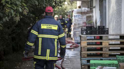Φωτιά σε κτίριο στην οδό Λιοσίων
