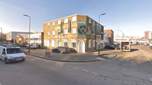 Ξεκινούν δημοπρασίες στην Ελλάδα με άρωμα Βρετανίας