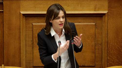 Υπερψηφίστηκε το νομοσχέδιο για μειώσεις ασφαλιστικών εισφορών