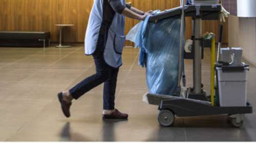 10 χρόνια φυλακή σε καθαρίστρια για μια... τάξη του δημοτικού