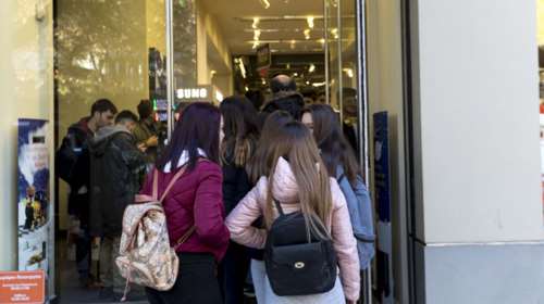 Καταγγελία ΕΛΜΕ: Μαθητές κάνουν μαζικά κοπάνες για την Black Friday