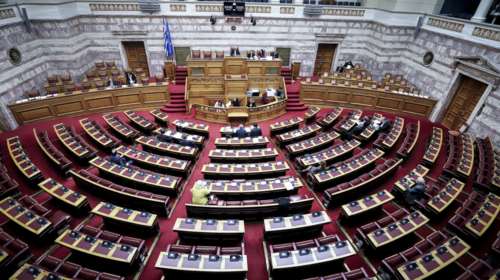 Συνταγματική αναθεώρηση: Κόντρες με το καλημέρα στην Επιτροπή