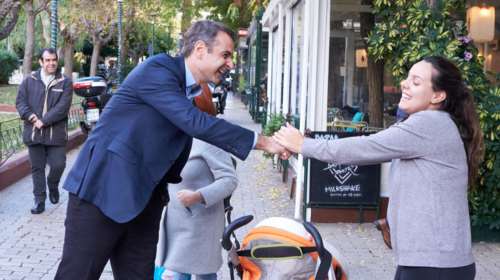 Επική ατάκα σε Μητσοτάκη: Καλέ, είσαι φοβερός... γκόμενος