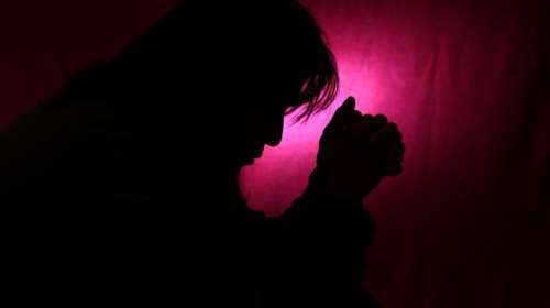 Η οικονομική κρίση αυξάνει καθημερινά τη βία κατά των γυναικών