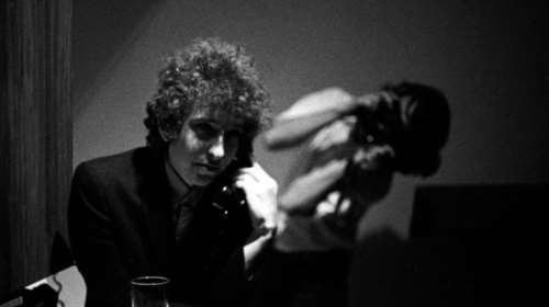 Ο Τζέρι Σάτζμπεργκ φωτογραφίζει Μπομπ Ντίλαν