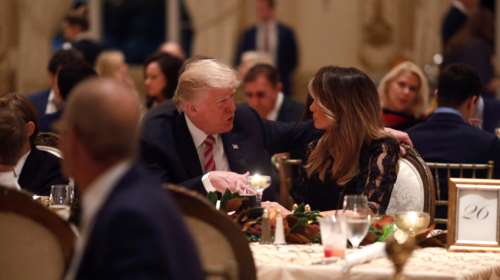 Εντυπωσιακή εμφάνιση της Μελάνια στο δείπνο για την Ημέρα των Ευχαριστιών