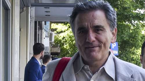 Στη Μυτιλήνη -για προσωπικούς λόγους- παραμένει ο Ευκλ. Τσακαλώτος