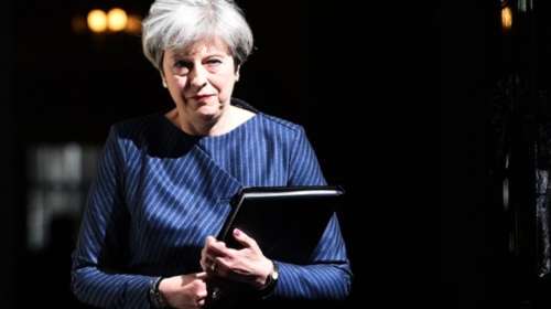 Ο δρόμος του Brexit περνάει από την παραίτηση της Μέι;