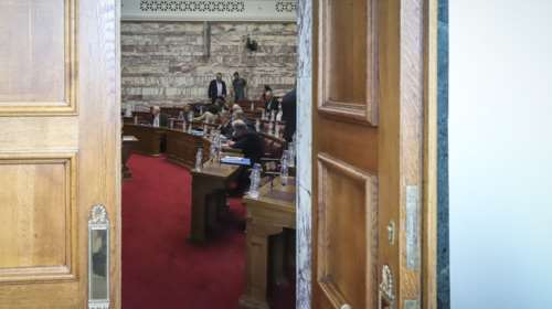 Βουλή: Κόντρα ΣΥΡΙΖΑ, ΝΔ και ΔΗΣΥ για τις σχέσεις Κράτους- Εκκλησίας