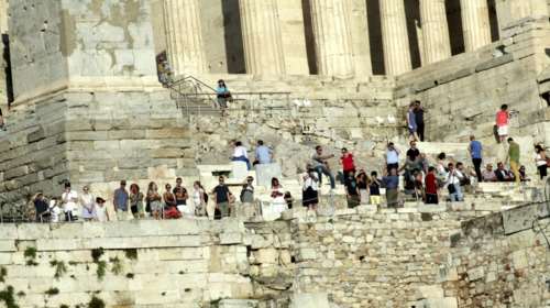 Έρευνες της αστυνομίας για την επίθεση στο φυλάκιο της Πνύκας