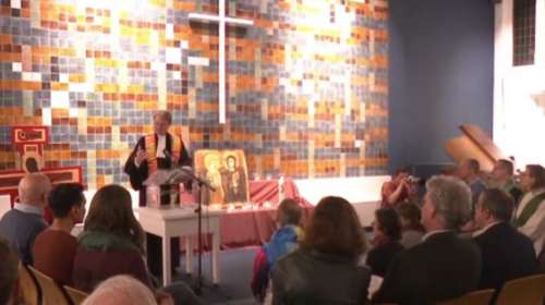 Ολλανδική εκκλησία μπλοκάρει απέλαση με μαραθώνια λειτουργία (βίντεο)