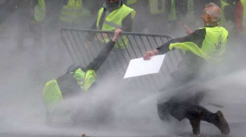 Επεισόδια με τα «κίτρινα γιλέκα» και στις Βρυξέλλες