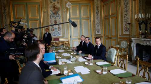 Ο Μακρόν ζητά από τον πρωθυπουργό να δει τους διαδηλωτές