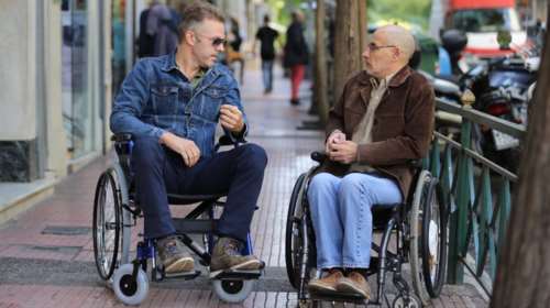 Bασίλης Χαρόπουλος: Άνθρωποι σαν κι εμένα κρύβονται