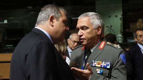 Καμμένος-Κωσταράκος: Ο «πόλεμος» της στολής-Βολές εκατέρωθεν