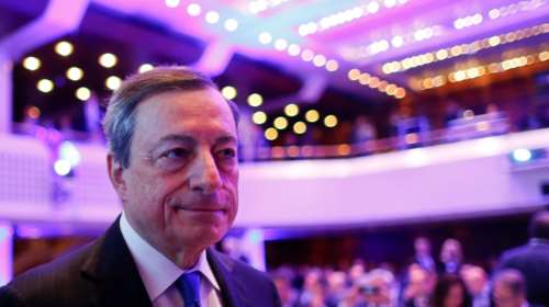 Bloomberg: Θα συνεχίσει τα «δώρα» στην ευρωζώνη ο… Αι Βασίλης Μάριο Ντράγκι