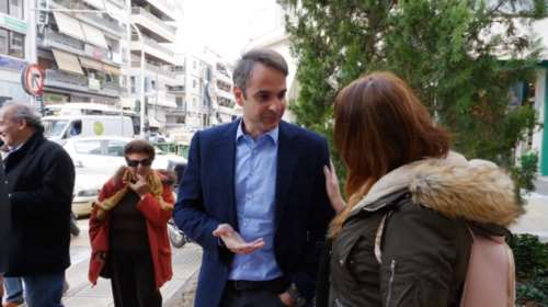 Η βόλτα του Κυριάκου Μητσοτάκη στη Νέα Σμύρνη [video]