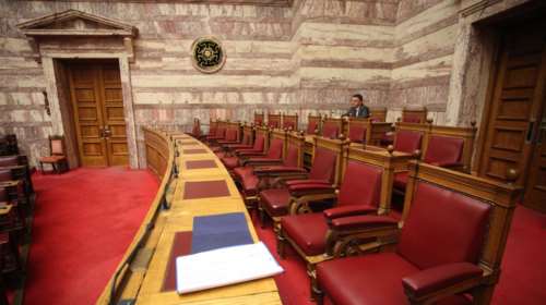 Παραδόθηκε το πόρισμα της Εξεταστικής για την Υγεία στον πρόεδρο της Βουλής