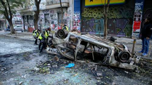 Μεγάλες καταστροφές στα Εξάρχεια μετά τα επεισόδια [φωτογραφίες]