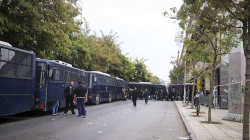 Επεισόδια έξω από το κλειστό γήπεδο της Νέας Σμύρνης