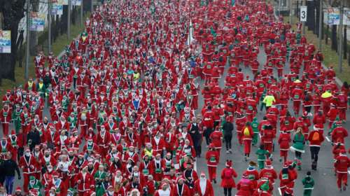 Ισπανία: Χιλιάδες Άγιοι Βασίληδες στους δρόμους της Μαδρίτης