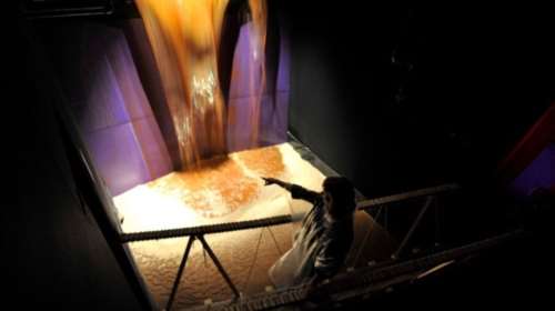 &quot;Γλυκό&quot; ατύχημα στην πόλη Βερλ: ένα ποτάμι σοκολάτας πλημμύρισε έναν δρόμο