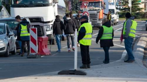 Σκοτώθηκε διαδηλωτής των κίτρινων γιλέκων- τον χτύπησε φορτηγό