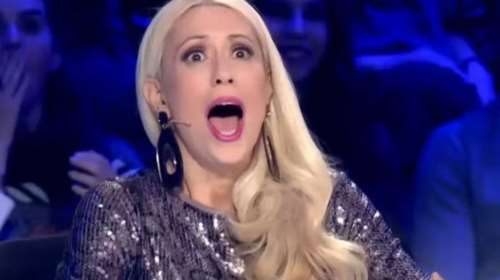 Το σοκ της Μπακοδήμου όταν γνωστός της «μπούκαρε» στο πλατό [Βίντεο]