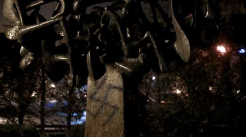 Βεβήλωσαν ξανά το μνημείο του Ολοκαυτώματος στη Θεσσαλονίκη