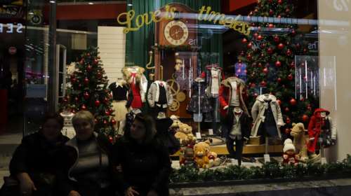 Ξεκίνησε το εορταστικό ωράριο των καταστημάτων