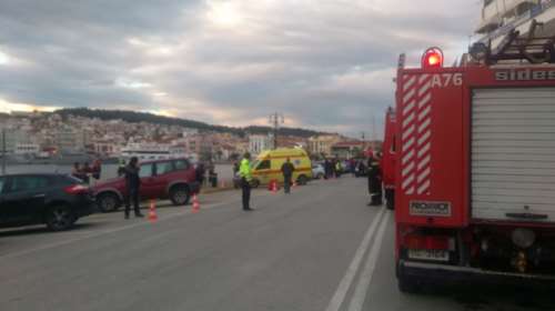 Λέσβος: Βουτιά αυτοκινήτου στο λιμάνι, εγκλωβίστηκε ο οδηγός