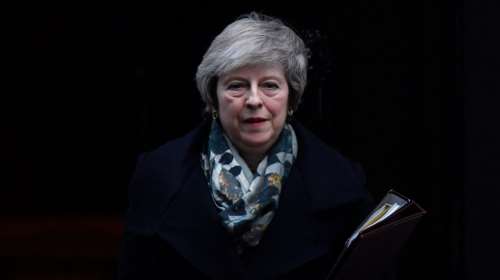 Πρόταση μομφής σε βάρος της Μέι κατέθεσε ο Κόρμπιν