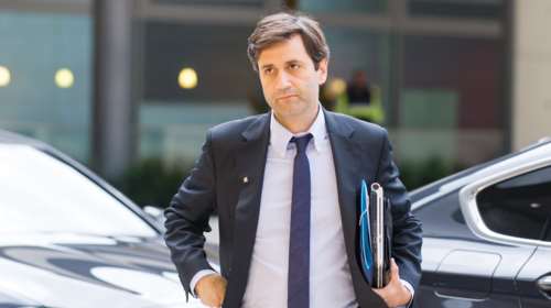 Προσαγωγές δύο υπόπτων έξω από το σπίτι του Χουλιαράκη