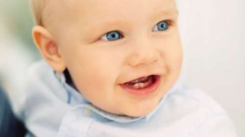 Το βασιλικό μωρό της Σουηδίας μοιάζει σαν μοντέλο διαφήμισης