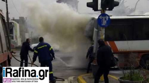Φωτιά σε λεωφορείο των ΚΤΕΛ με επιβάτες στη λεωφόρο Μαραθώνος