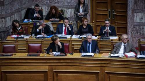 Εμπλοκή στη Βουλή με την «καταιγίδα» τροπολογιών