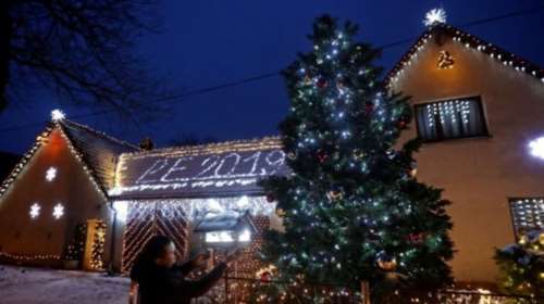 Τσεχία: Ένας στολισμός σπιτιού με.. 50.000 λαμπάκια