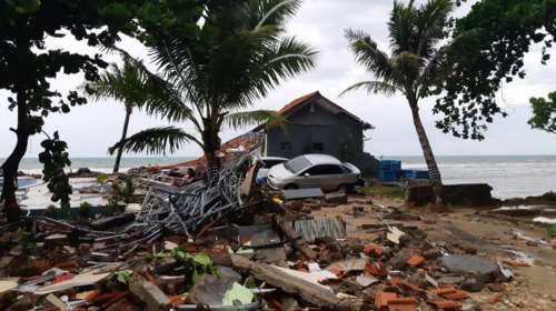 Φονικό τσουνάμι στην Ινδονησία με 168 νεκρούς και 745 τραυματίες