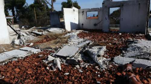 Χριστούγεννα στο Μάτι: Έρημη πόλη