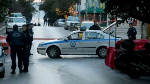 Εκρηξη βόμβας στο Κολωνάκι, τραυματίες αστυνομικός και νεωκόρος